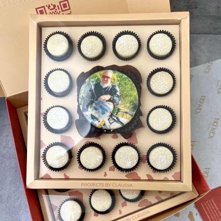 Signature Collection Original Cookie Alfajores + 3” Personalized Cookie Alfajor